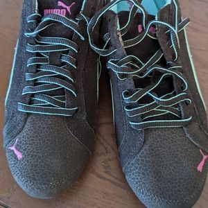 7.5 Women's Puma Shoes
